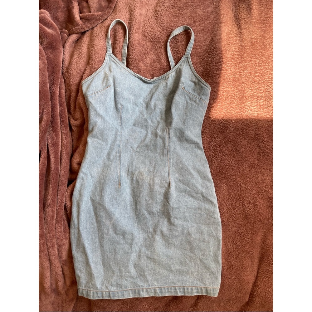 I’m selling a denim dress from Forever21.